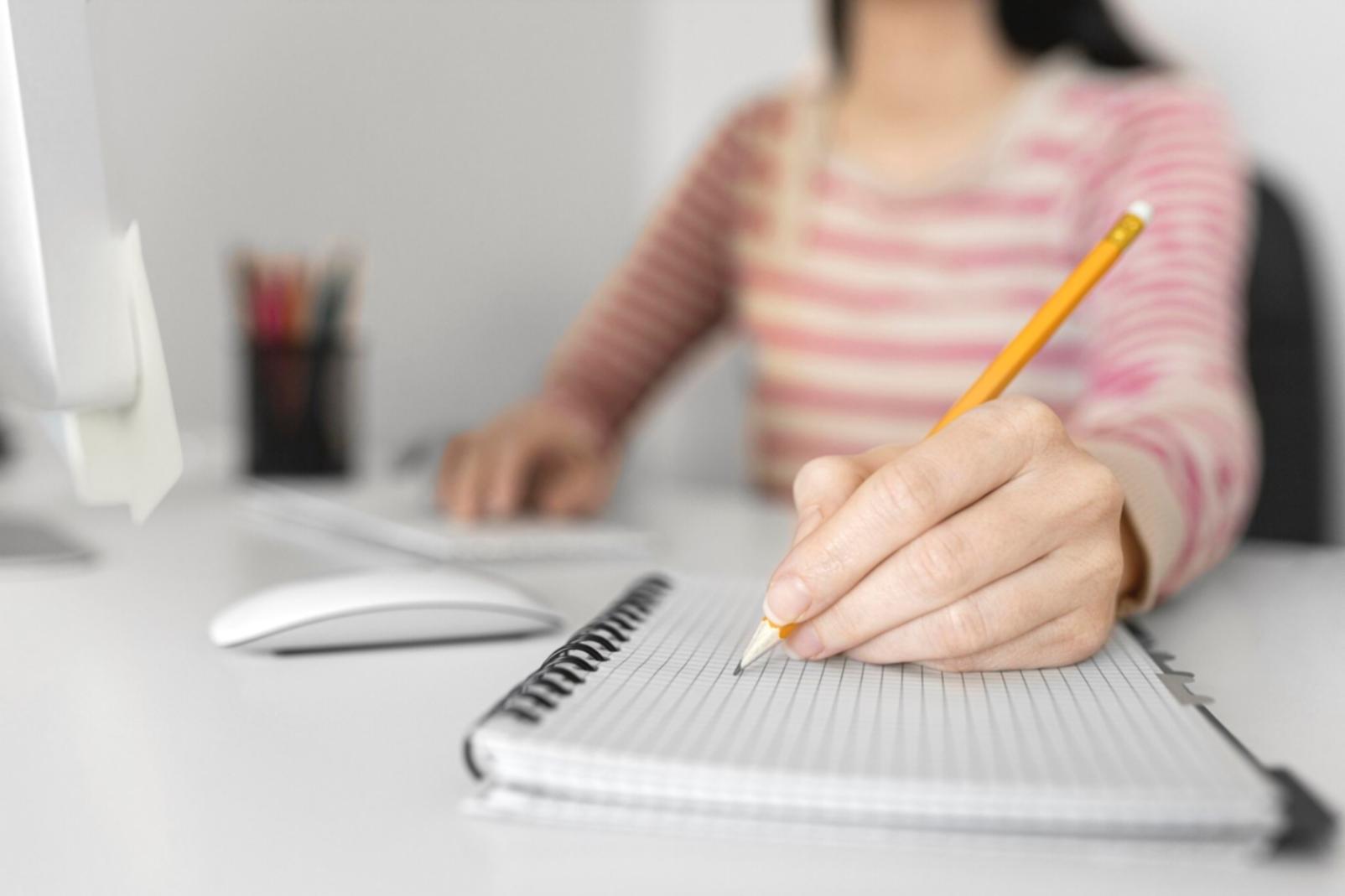 Professionelles Setup für digitale Finanzverwaltung und Geschäftsprozesse